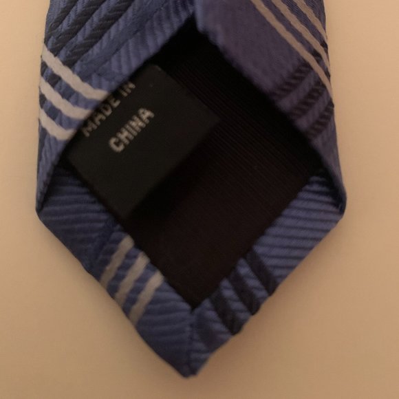 IZOD Blue Striped Men's Necktie - Picture 6 of 8